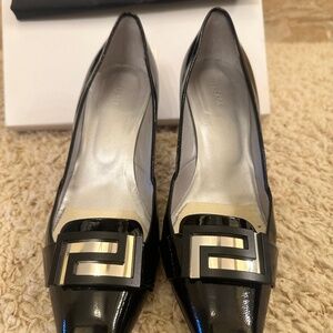 Versace women’s black patent leather low heel shoes/pumps